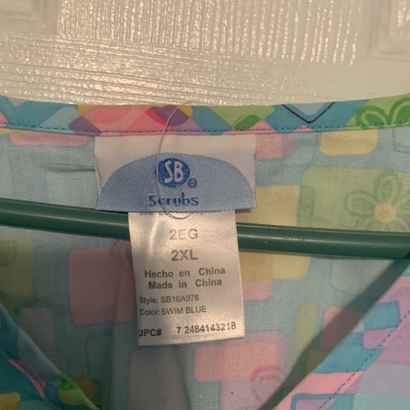 Uniform Scrub Top - Picture 2 of 4